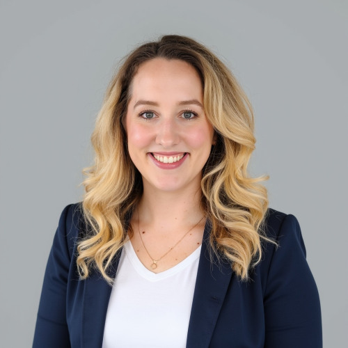 Alana Stempien headshot